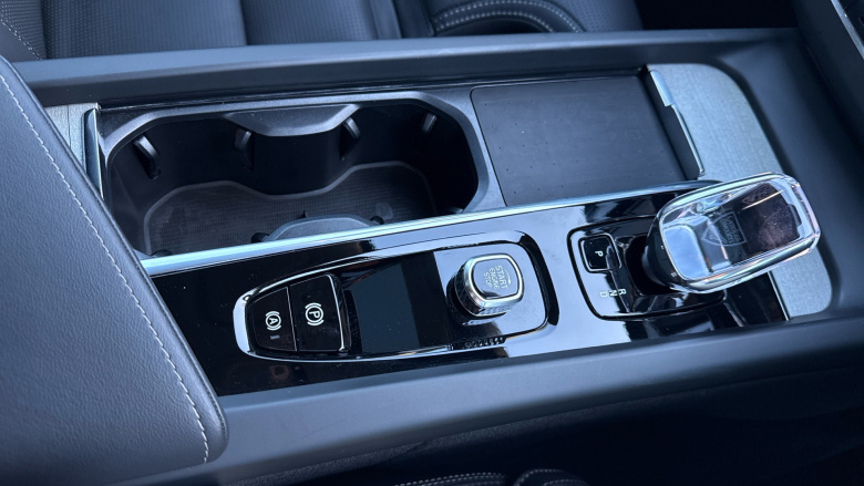 Volvo XC60 2.0 B5P Ultra Dark 5dr AWD Geartronic Petrol Estate